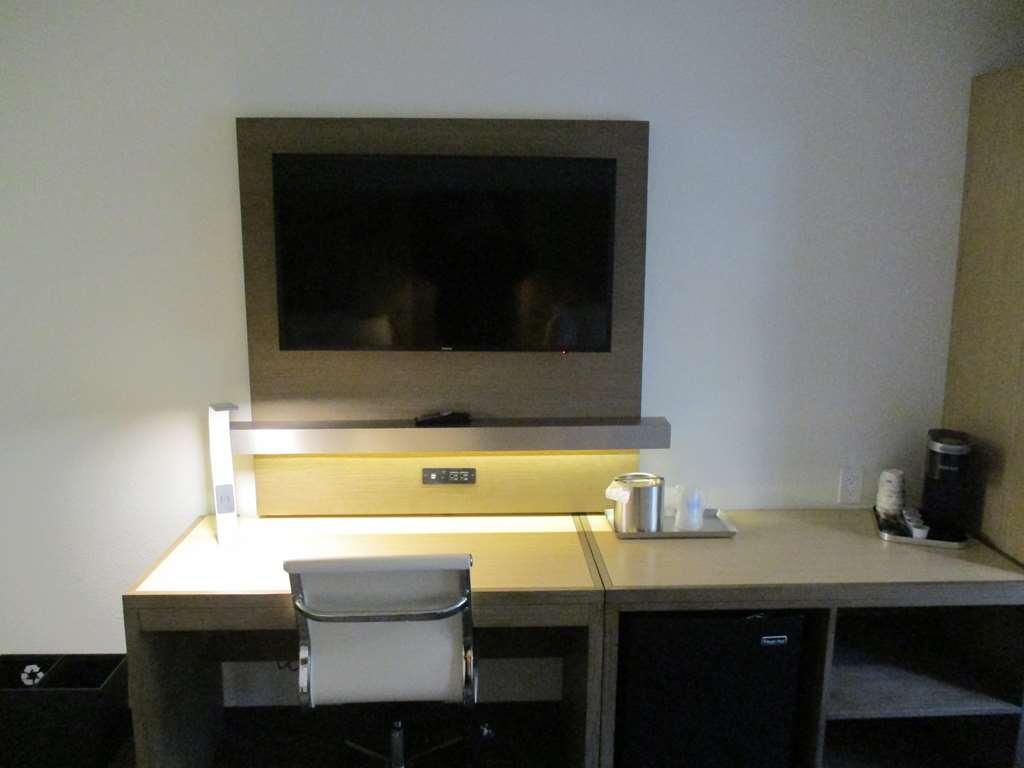 Western Airport Entrada 2*
